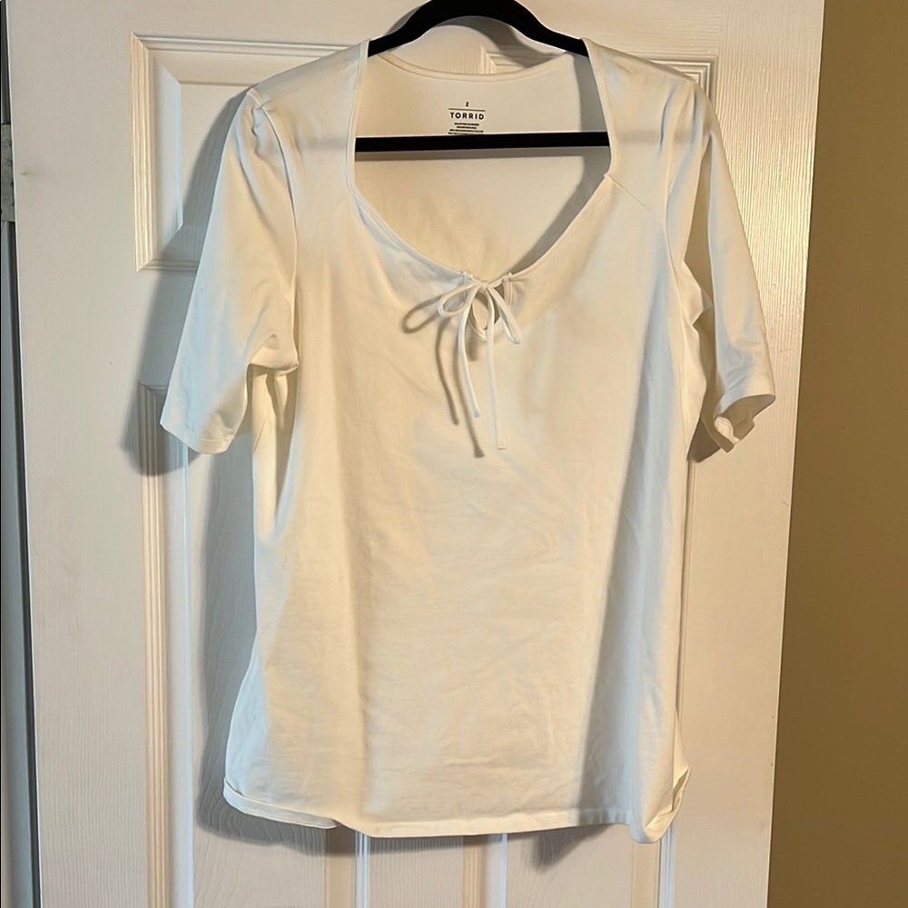 Torrid Sz 2 Tee w/front tie. Never worn